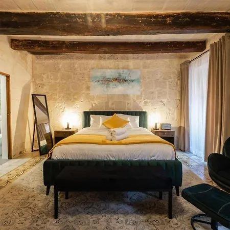 Knights 1500s Palazzino In - Seaview Rooftop Jacuzzi Lounge Valletta