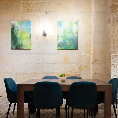 Knights 1500s Palazzino In - Seaview Rooftop Jacuzzi Lounge Valletta