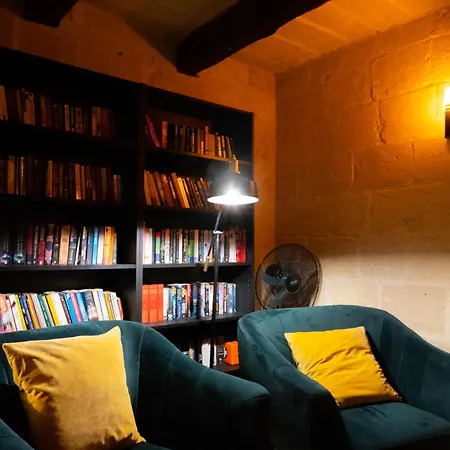 Knights 1500s Palazzino In - Seaview Rooftop Jacuzzi Lounge *