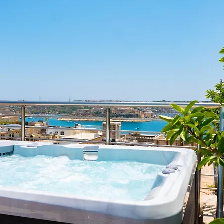 Knights 1500s Palazzino In - Seaview Rooftop Jacuzzi Lounge *