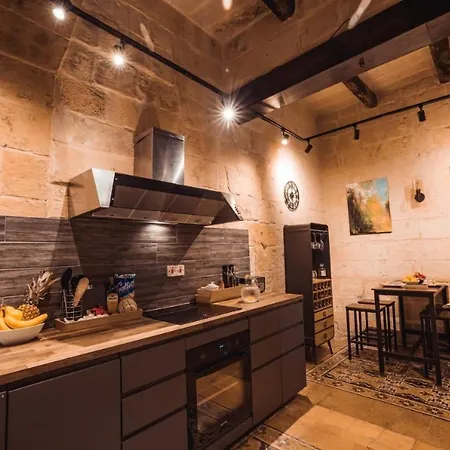 Luxury Year 1500s Palazzino In - Beautiful Rooftop Lounge * Valletta