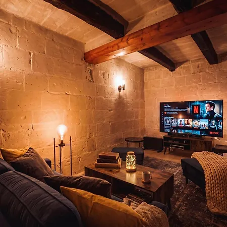 Knights 1500s Palazzino In - Seaview Rooftop Jacuzzi Lounge * Valletta