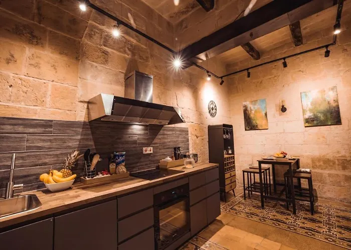 Knights 1500s Palazzino In - Seaview Rooftop Jacuzzi Lounge * Valletta