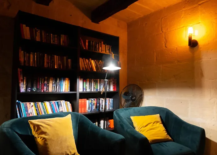 Knights 1500s Palazzino In - Seaview Rooftop Jacuzzi Lounge *