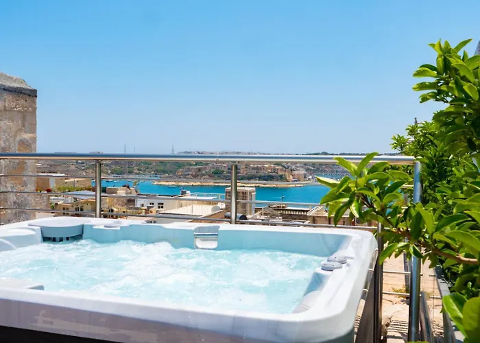 Knights 1500s Palazzino In - Seaview Rooftop Jacuzzi Lounge *